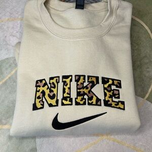 Beige embroidered Sweatshirt with cheetah print Nike